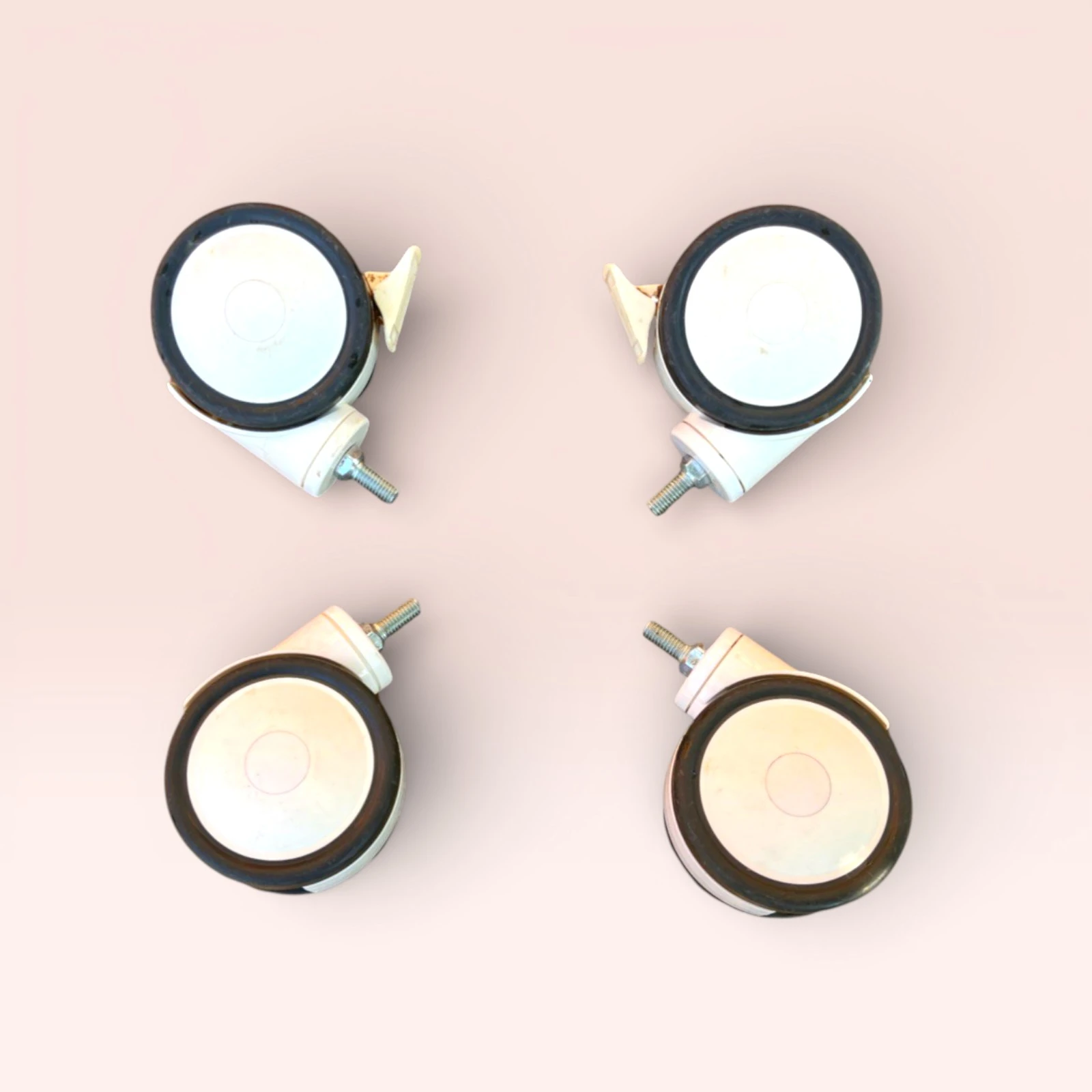 عجلات صناعية للأحمال